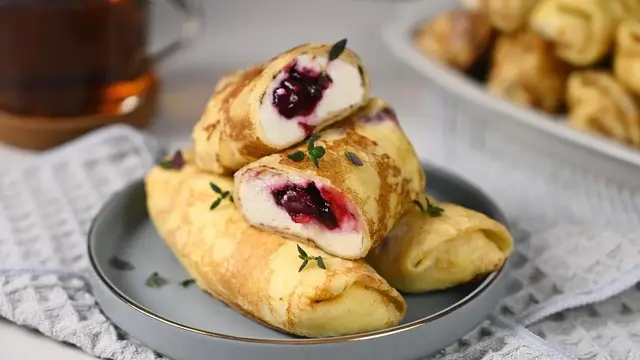 Блинчики с творогом и вишней на Масленицу