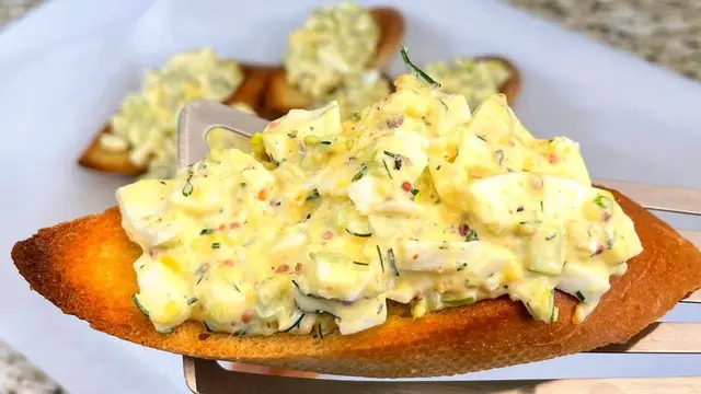 Быстрый и вкусный салат из яиц
