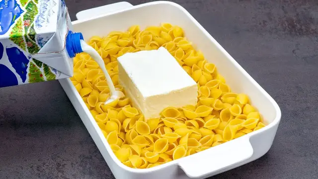 Паста в духовке, с молоком и сыром фета