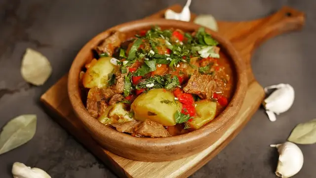 Мясо, томленное в горшочке