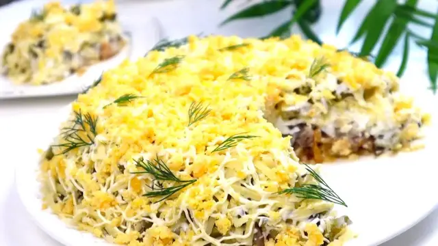 Вкусный салат скумбрия под шубой