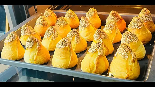 Слоёная дрожжевая выпечка с картофельной начинкой