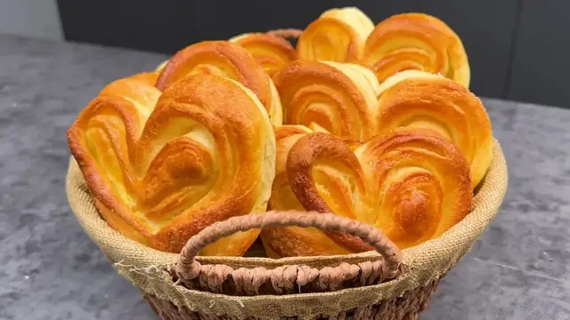 Плюшки с сахаром на молоке