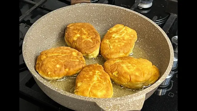 Жареные пирожки с яблоками