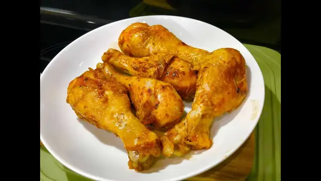 Куриные ножки (голени) жареные в пергаментной бумаге без масла