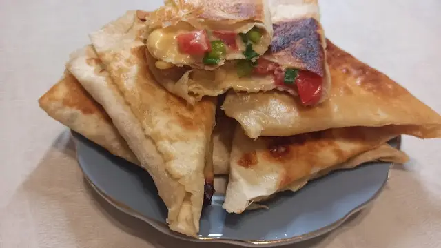 Вкусные конвертики из лаваша на завтрак