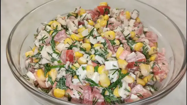 Салат из крабовых палочек на скорую руку