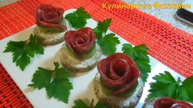 Закуска с сыром и колбасой