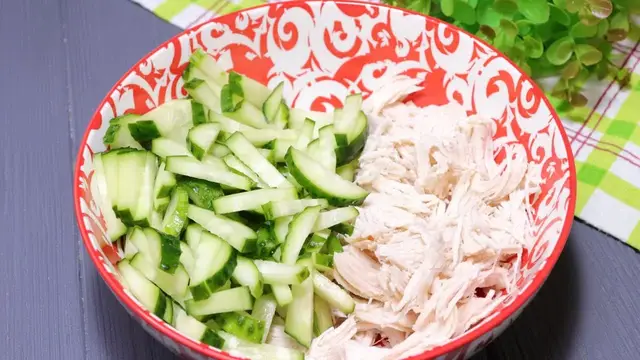 Вкуснейший салат с курицей за пять минут