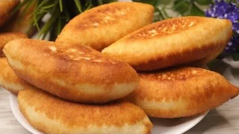 Жареные пирожки с яйцом и луком