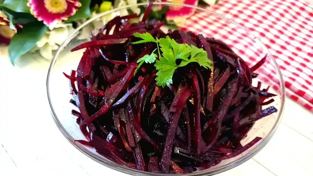 Вкусный и ароматный салатик из свёклы 