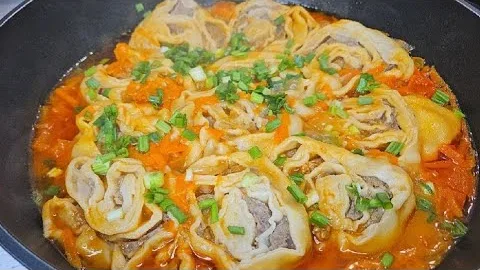Домашние манты с говядиной и овощной подливкой