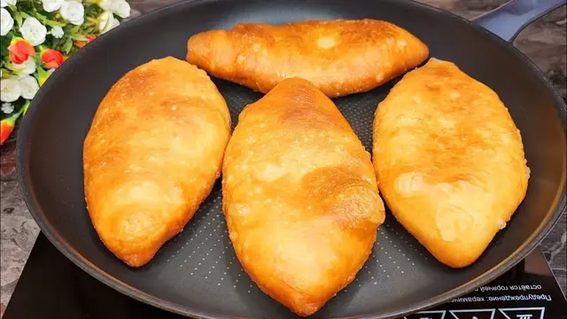 Вкусные пирожки с картошкой на сковороде