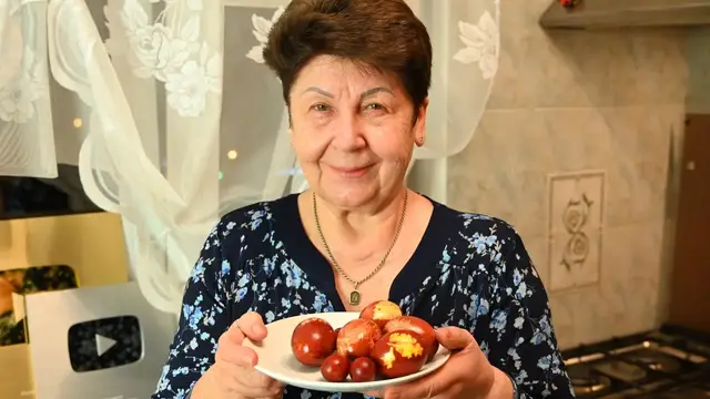Как покрасить яйца на Пасху