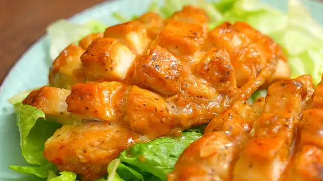 Куриная грудка в очень вкусном соусе на сковороде