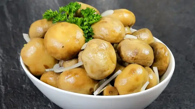 Маринованные шампиньоны на праздничный стол