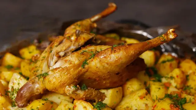 Курица, запечённая с овощами
