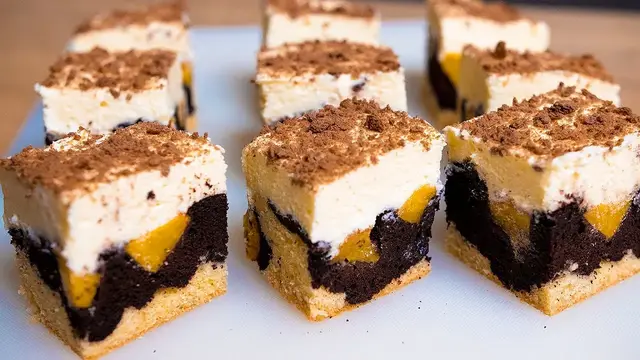 Домашний пирог с персиками и кремом