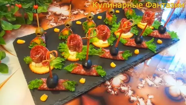 Вкусная закуска из копченой колбаски