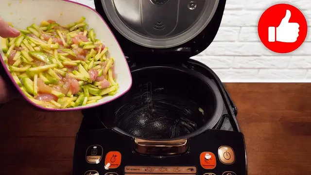 Кабачки с курицей в мультиварке