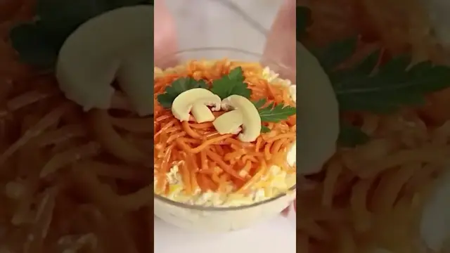 Салат с курицей и грибами