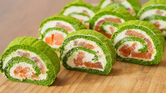 Рулет со сливочным сыром и красной рыбой