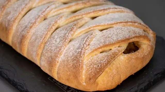 Творожная плетёнка с яблоками 