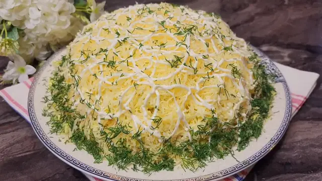 Праздничный салат с курицей и пекинской капустой