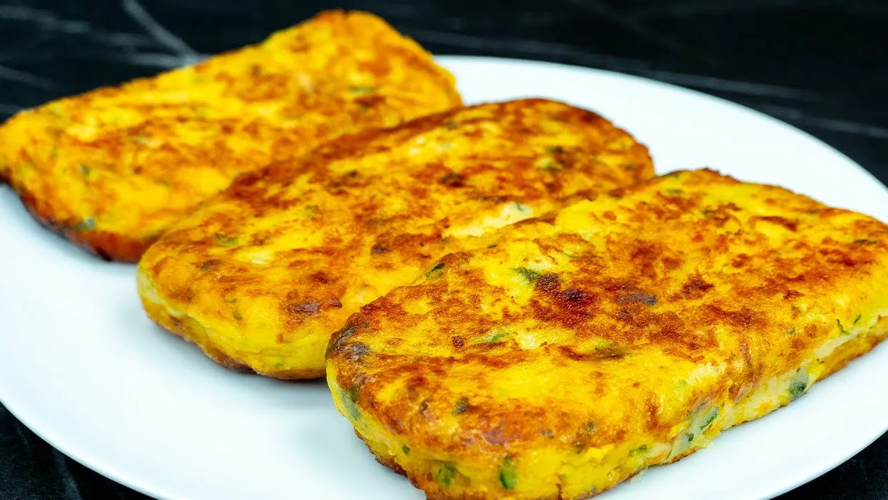 Картофельные котлеты из куриным филе и грибным соусом