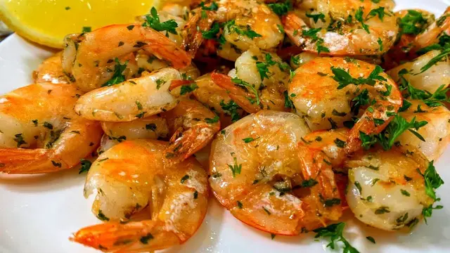Жареные креветки с чесноком