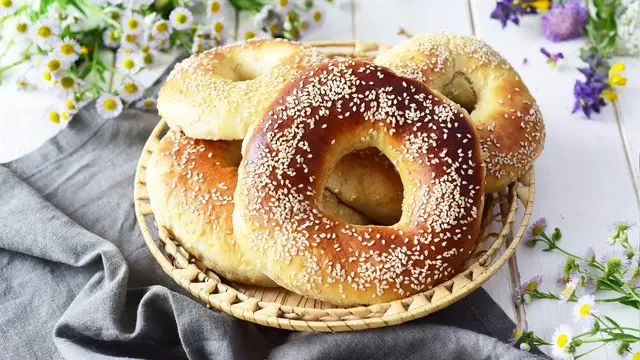 Молочные калачи на дрожжах 