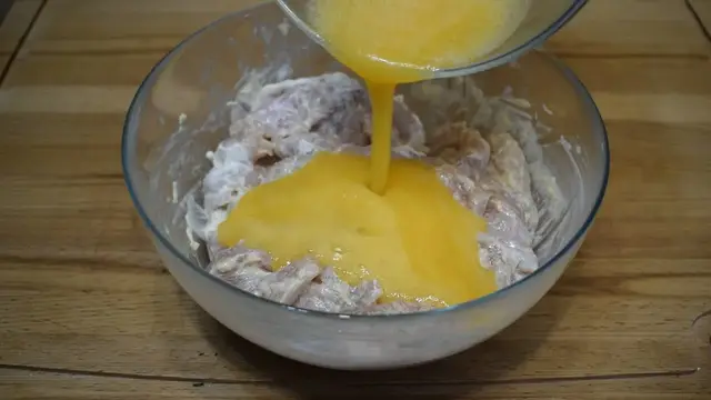 Нежная куриная грудка в чесночном соусе