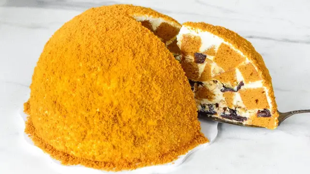Медовик панчо с орехами и черносливом