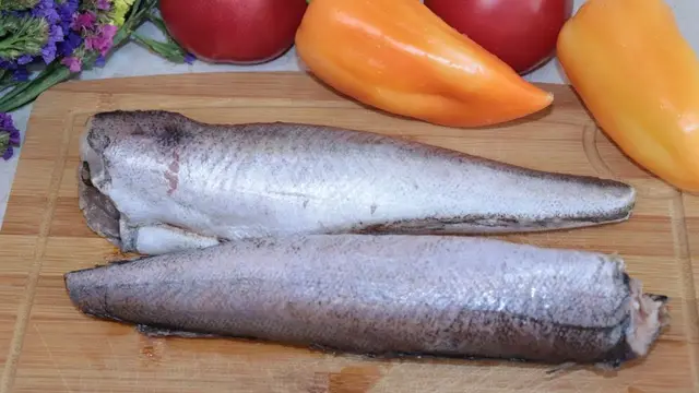 Рыба хек на сковородке