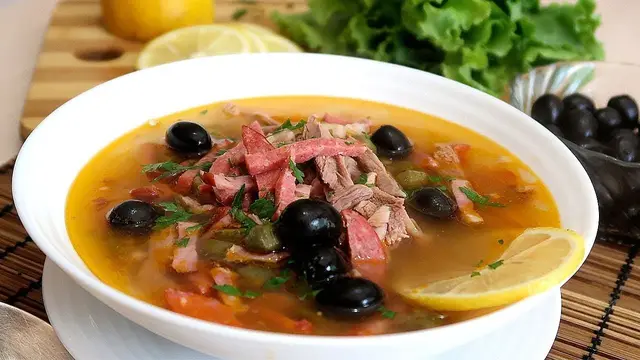Классическая мясная солянка