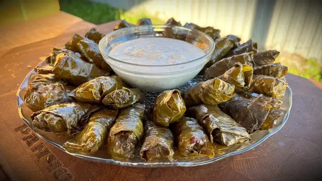 Вкуснейшая сочная долма из виноградных листьев в казане