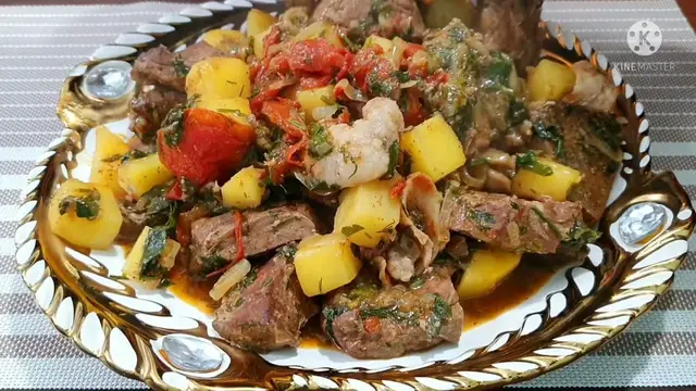 Картошка с мясом на сковородке  