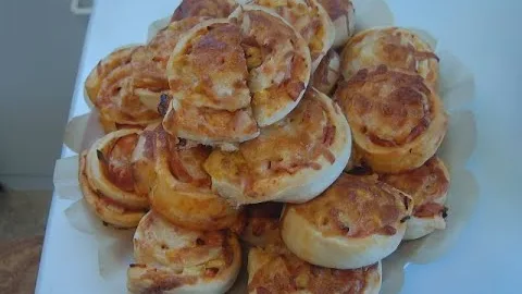 Вкусная мини пицца