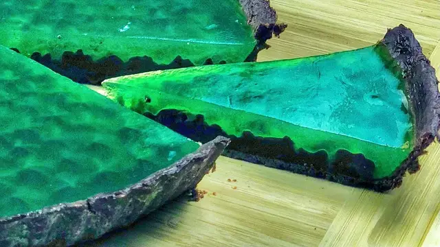 Изумрудный морской шоколадный десерт