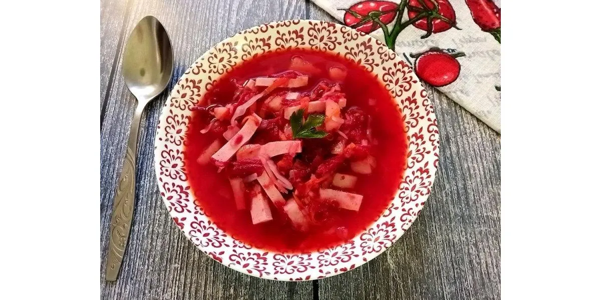 Борщ з ковбасками: смачна традиція