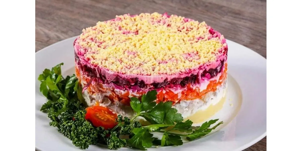 Искусство приготовления салата Сельдь под шубой: вкус и традиция в каждом слое
