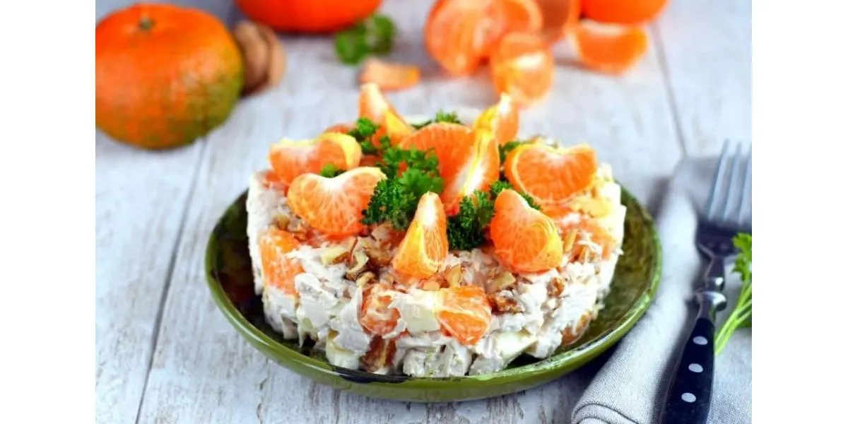 Как приготовить новогодний салат с мандаринами и курицей