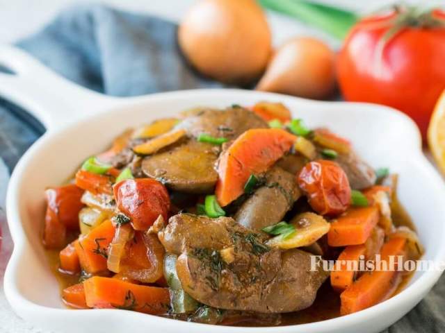 Печень тушеная с овощами Печень тушеная с овощами
