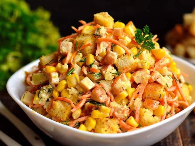 Салат с копченой курицей и морковью по-корейски Салат с копченой курицей и морковью по-корейски