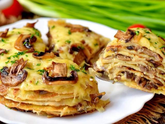 Закусочный блинный торт с грибами и сыром Закусочный блинный торт с грибами и сыром