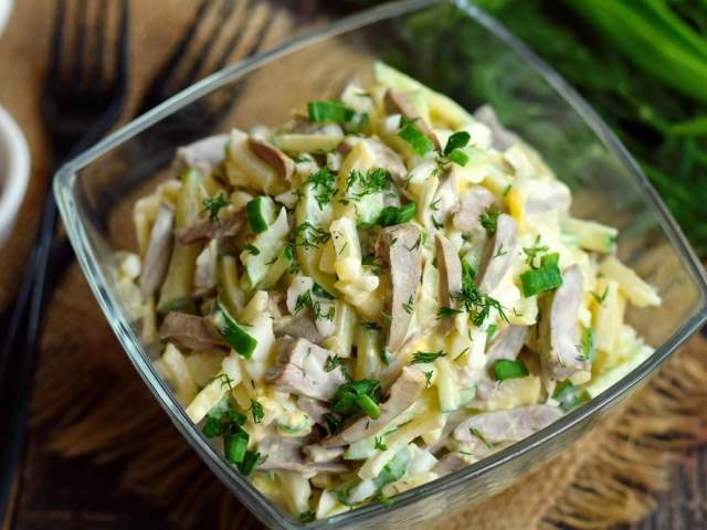 Салат Сердечный с куриными сердечками и свежим огурцом Салат Сердечный с куриными сердечками и свежим огурцом