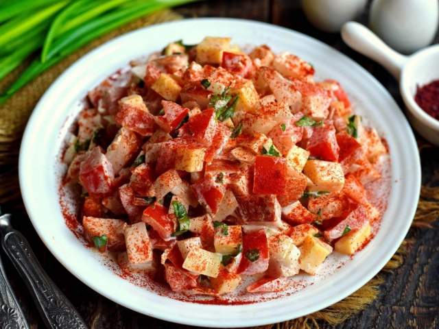 Салат с копченой курицей и сыром Салат с копченой курицей и сыром