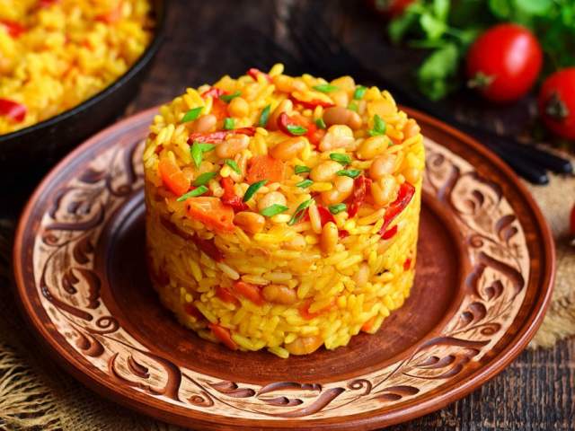 Рис с овощами и фасолью в томате Рис с овощами и фасолью в томате
