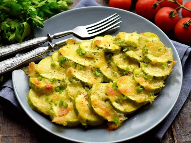 Кабачки с моцареллой в духовке Кабачки с моцареллой в духовке
