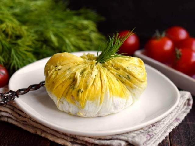Двухслойный мешочек из яиц с ветчиной и сыром Двухслойный мешочек из яиц с ветчиной и сыром